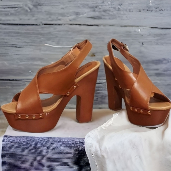 Breckelles Shoes - Breckelles Vegan Leath Open Toe Criss Cross Slingback Platform Chunk Heel Sandal